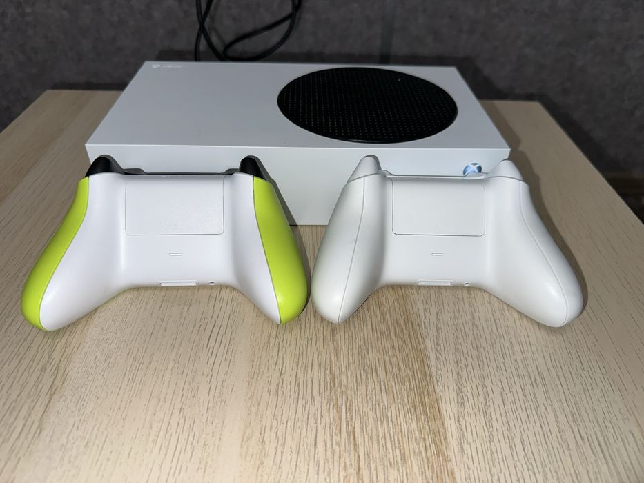 Приставка XBOX SERIES S + 2 геймпада