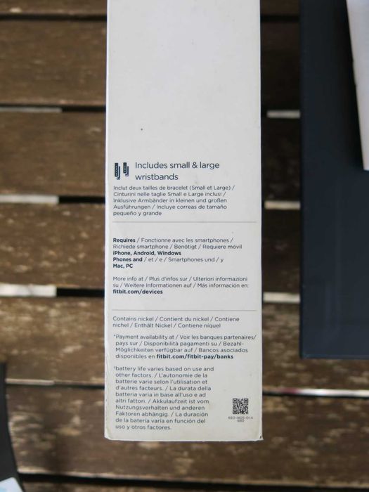 Спортен смарт часовник Smartwatch Fitbit Versa, Черен