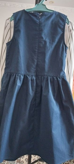Продам школьный сарафан 140-146см