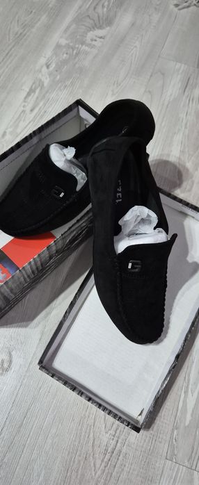 Различни обувки за ежедневие