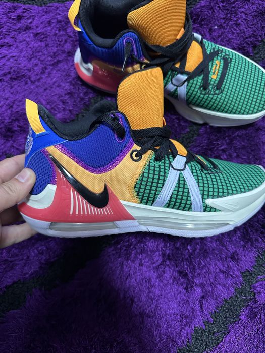 Nike Lebron James nr 42,5