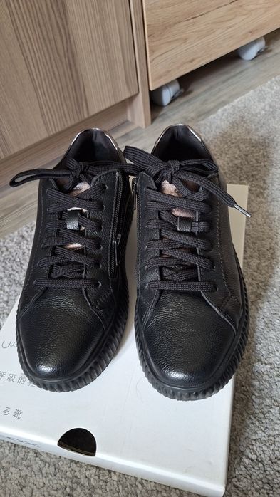 Спортни дамски обувки