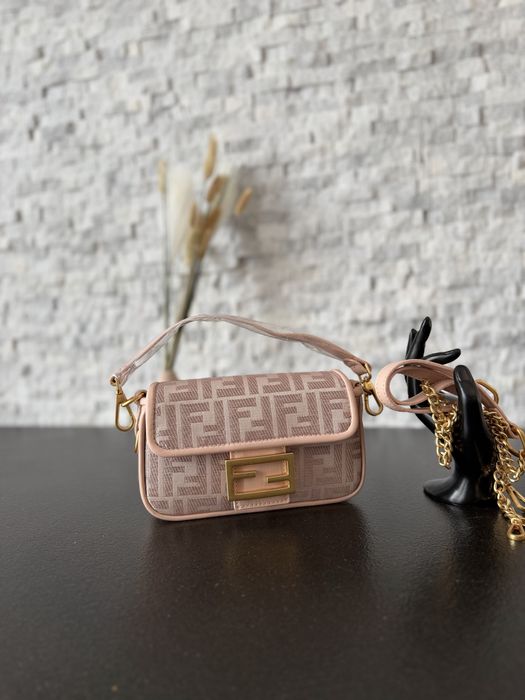 Уникален модел Fendi чанта най висок клас