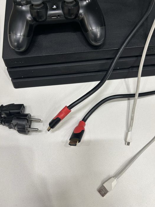 PS4 PRO,ПС4 Про в отличном состоянии
