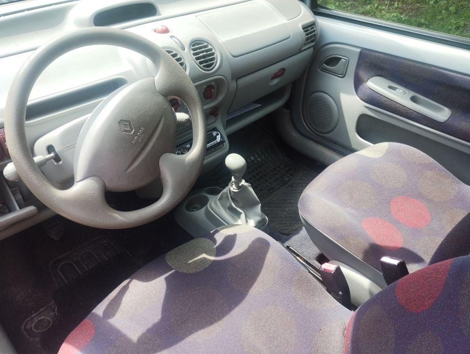Vand Renault Twingo unu de 1,2 benzina, 16 valve din 2001, cutie manuala