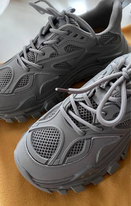 Кроссовки 40.5-41