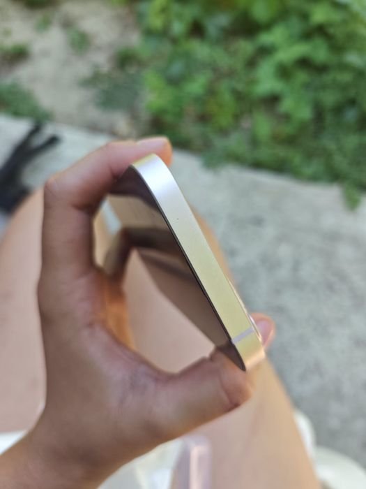 Vand Iphone 13 in perfecta stare