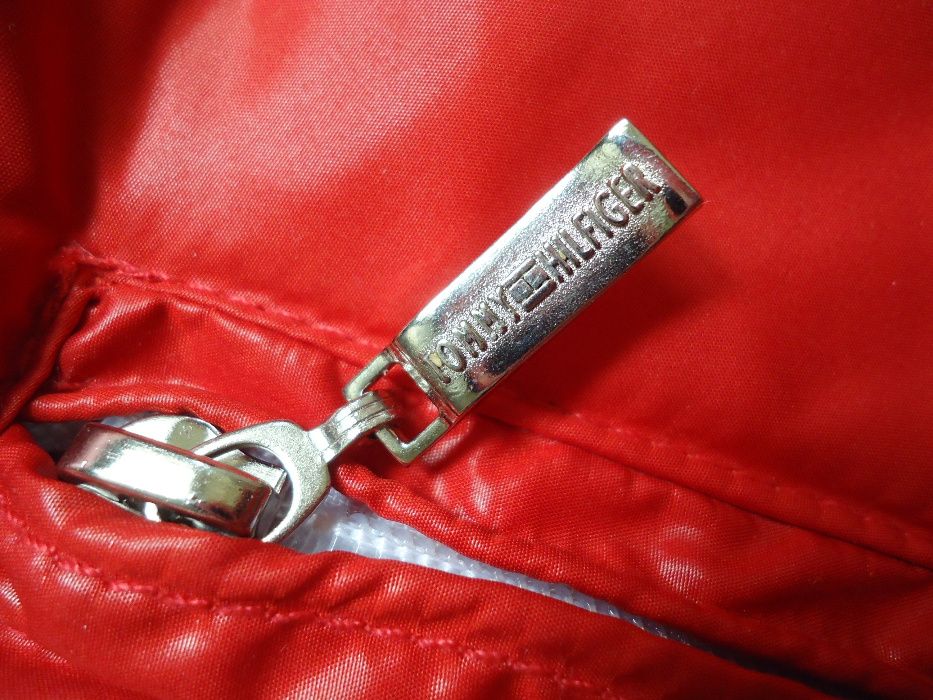 Vesta rosie L barbati gluga retractabila in guler 3 buzunare