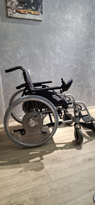 Продам электрическую инвалидную коляску Meyra