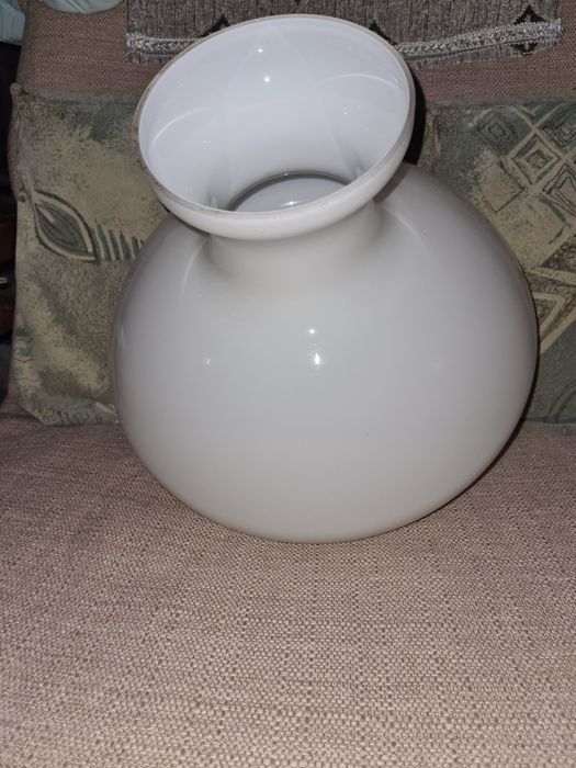 Продаётся лампа настольная.