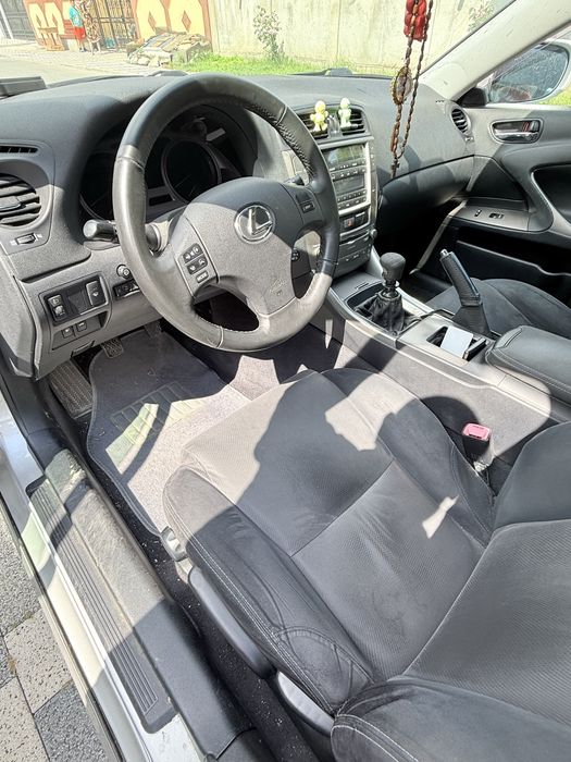 Lexus is 220d   2009 de dezmembrat