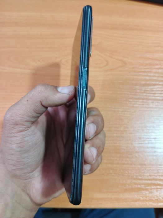 Realmi 9 i  karopka document bor