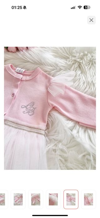 Новорожденным девочкам.