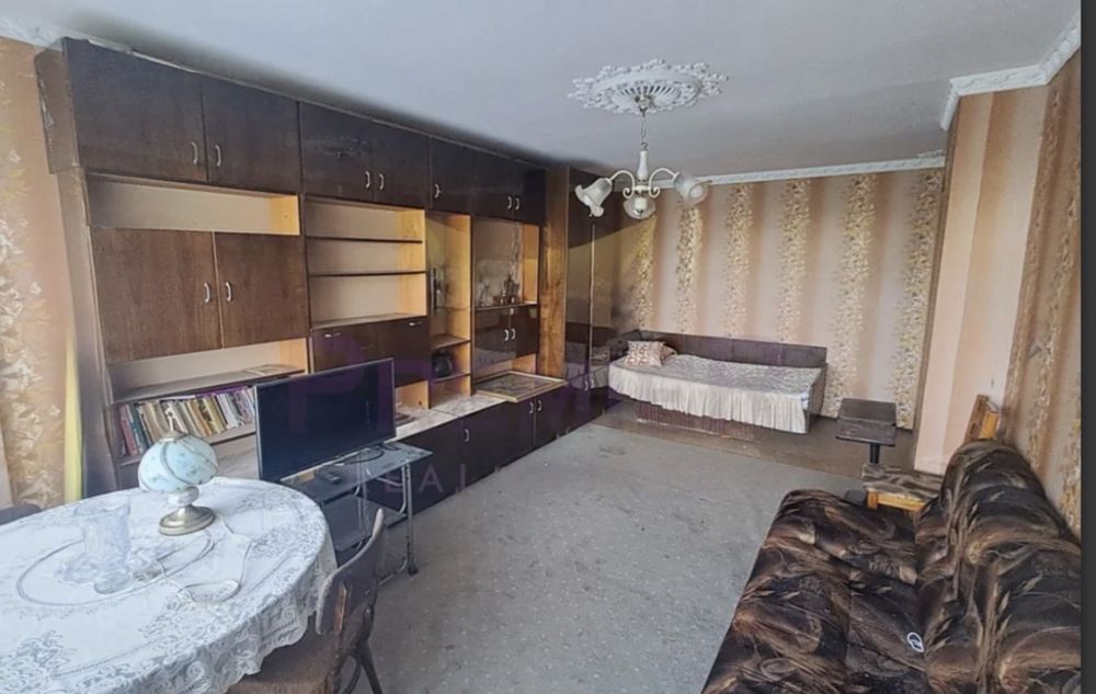 Продавам 3 стаи апартамент