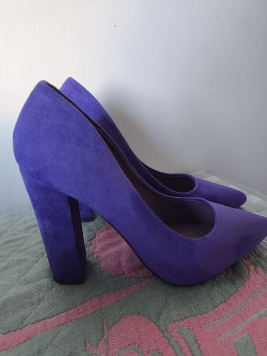 Туфли-лодочки из замши, насыщенный фиолетовый цвет.
