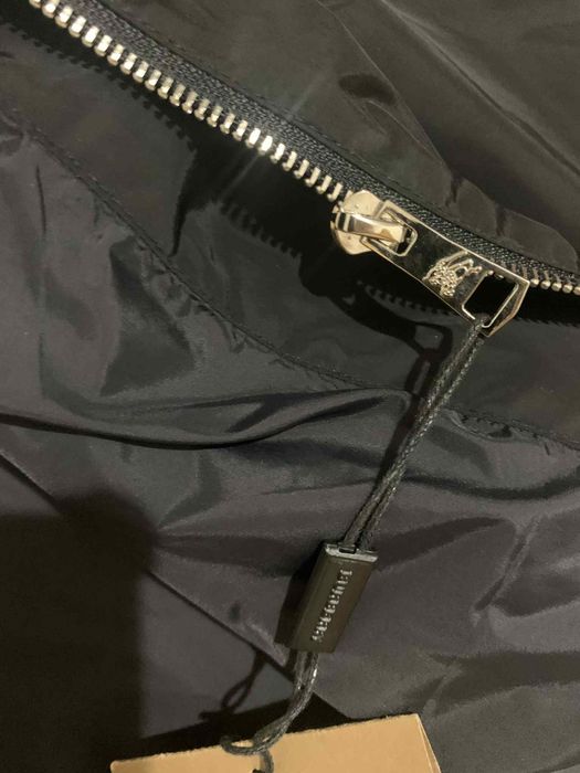 Gecuta fas burberry, accept si schimb cu iphone depinde de model