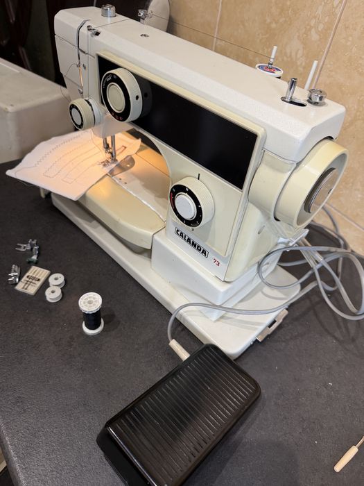 Masina de cusut festonat si butoniere Pfaff Calanda 73