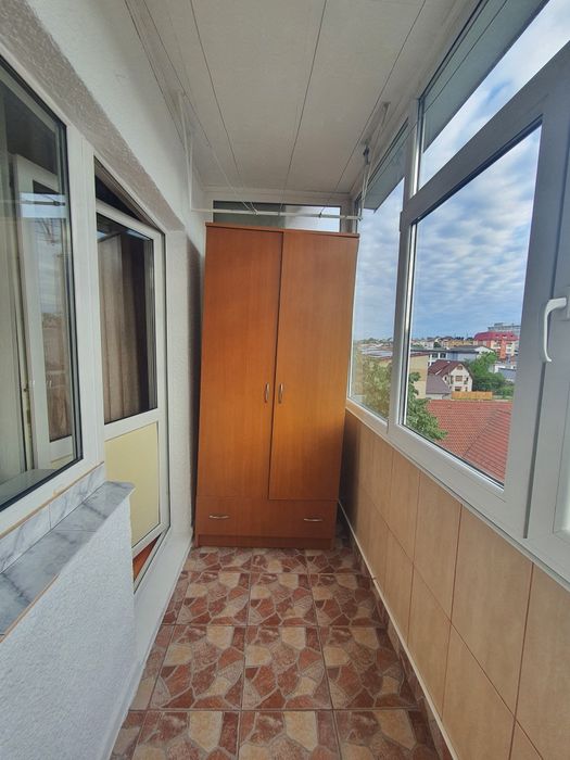 Inchiriez apartament