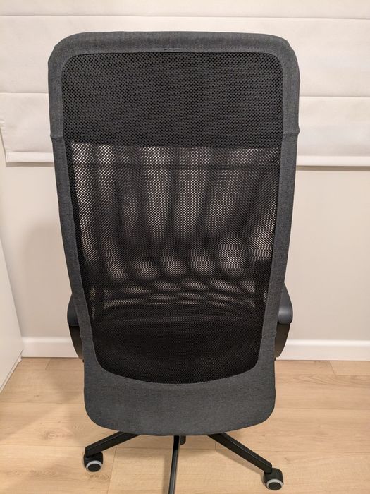 Vând scaun birou rotativ Markus Ikea