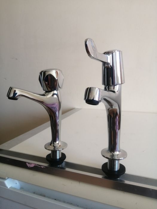 Кранчета за вода, стоящи нови.