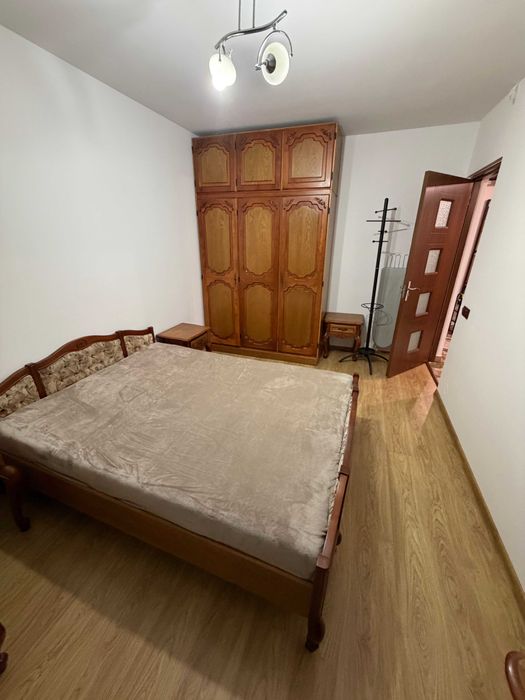 Închiriez apartament 3 camere