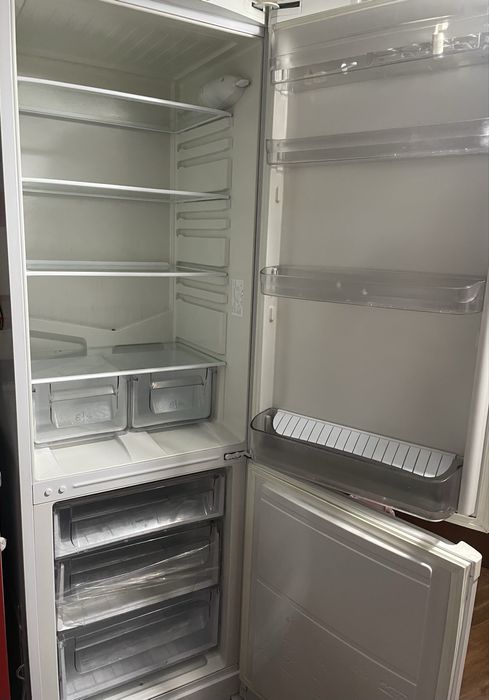 Холодильник Hotpoint Ariston