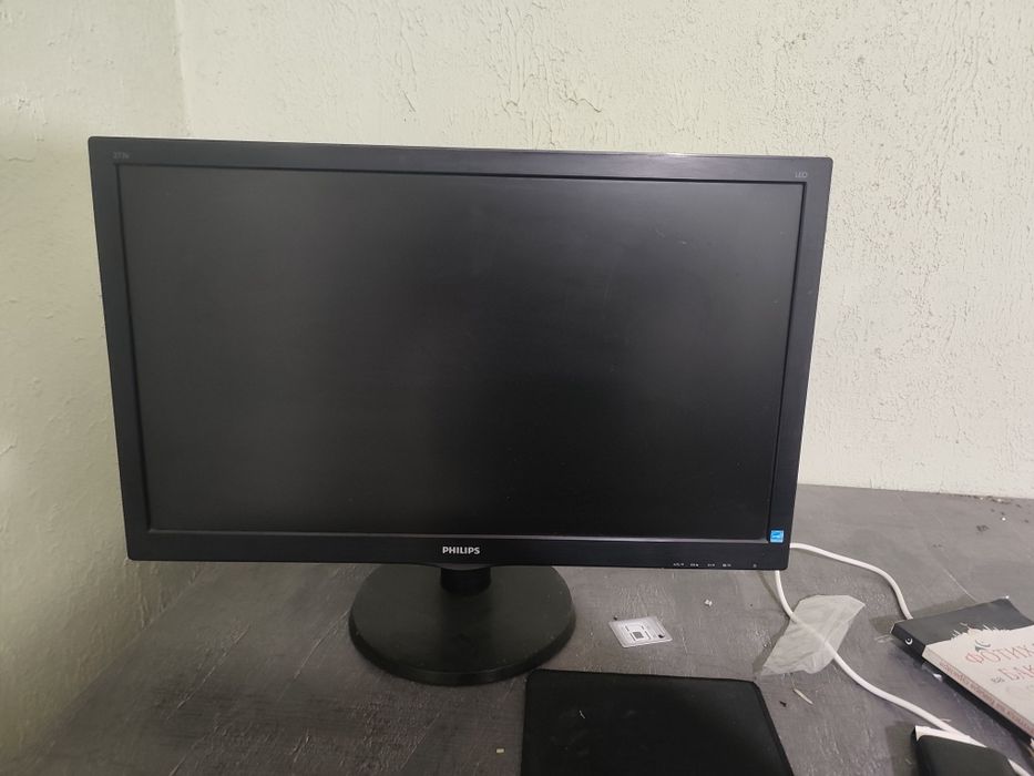 SROCHNO Philips va LG monitorlar — Holati ideal