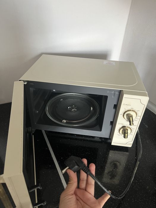 Микроволновка срочно продается 13000