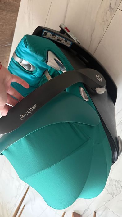 Cybex platinum aton Q i-size