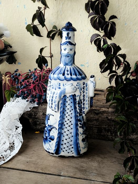 Гжель порцеланова бутилка