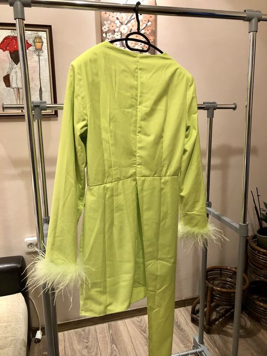 Зелена рокля с пера