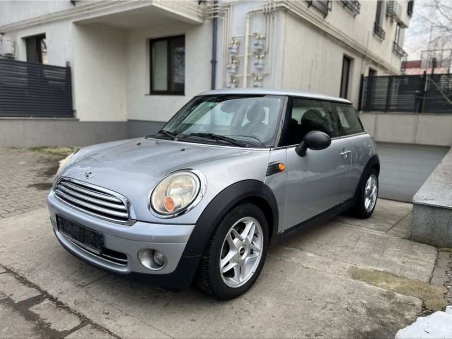 Mini Cooper 1.6 benzină – an 2010 – 175.000 km