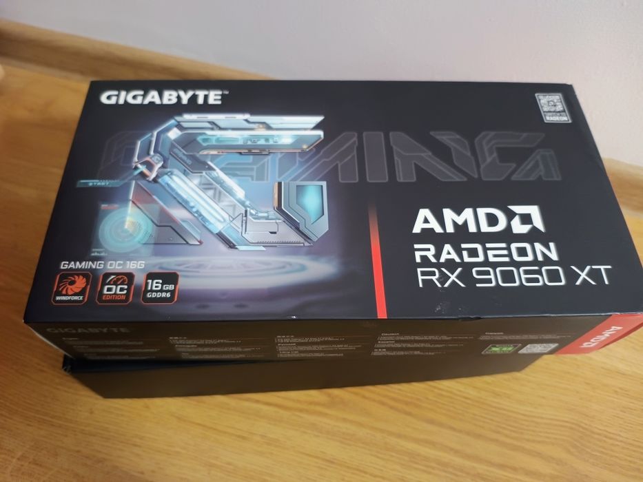 Vând placa video RX 9060 XT 16gb Gddr 6 Gigabyte Gaming OC