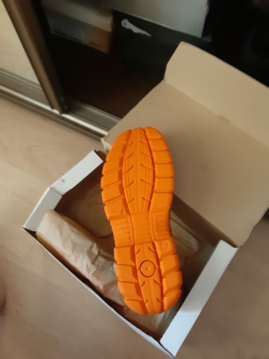 Продам обувь рабочую! Новую.45 раз.