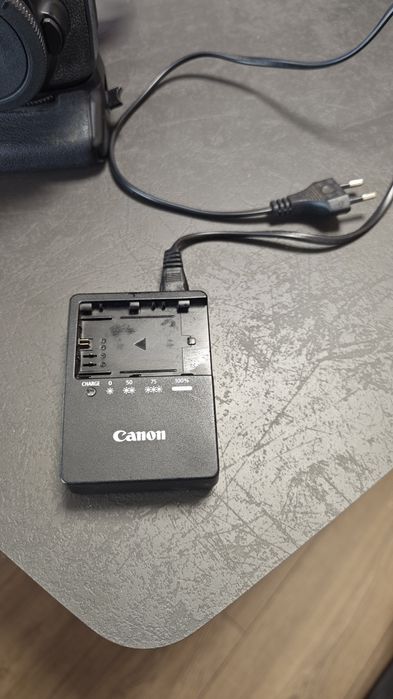 Canon 60d с 2 батерии и грип