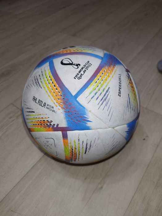 Продаю футбольный мяч