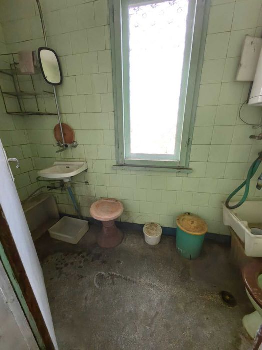 Продавам двуетажна къща в гр. Перник кв. Ралица