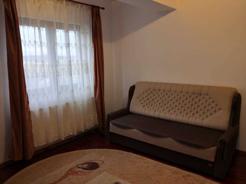 Închiriez apartament