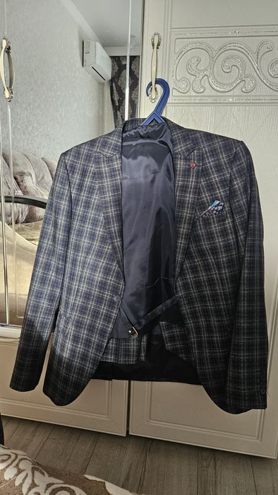 Мужской костюм-тройка на корпоратив