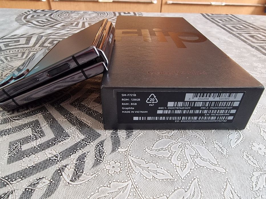 Samsung Z Flip 4 Перфектен