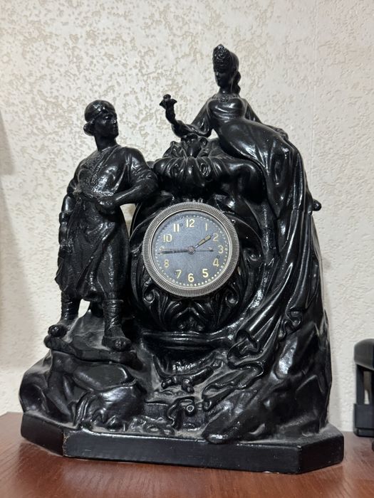 Настольные старинные часы