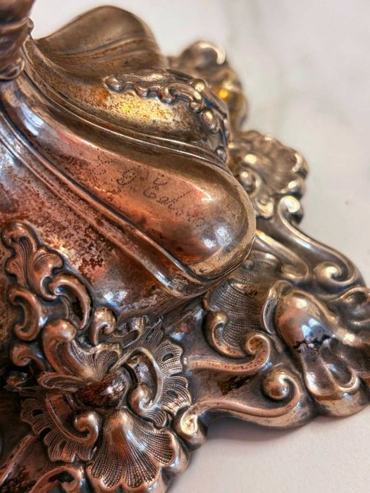 Fructiera cu picior de argint