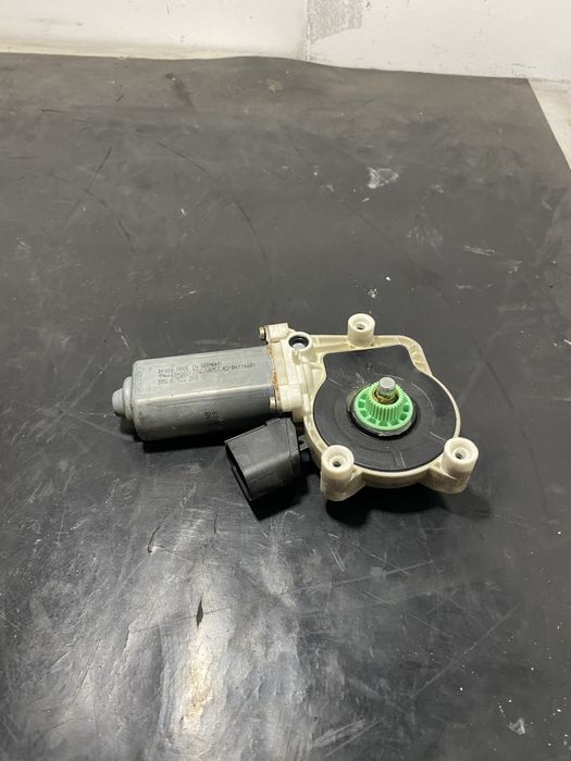 Motoras Macara geam dreapta fata BMW Seria 5 E60 E61 6922268 520d