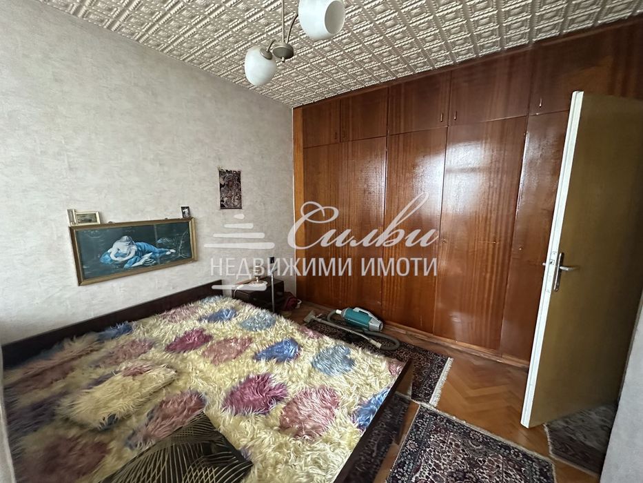 Четиристаен ТУХЛЕН апартамент на предпочитан ВТОРИ етаж - кв. Запад 1!