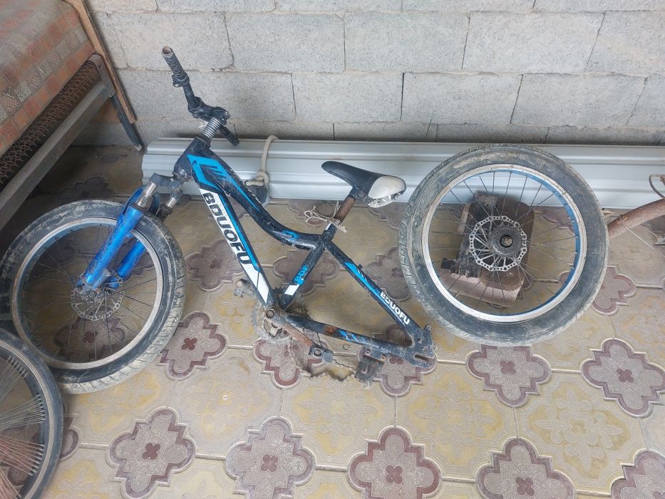 Старые велосипеды.