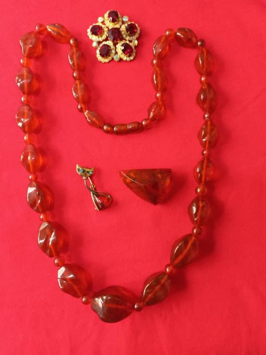 СССР серебро и бижутерия,брошки,бусы,серьги, значки, см.все фото