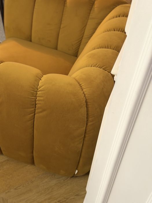 Fotoliu Ghado Shel cu tapiterie catifea si lemn masiv