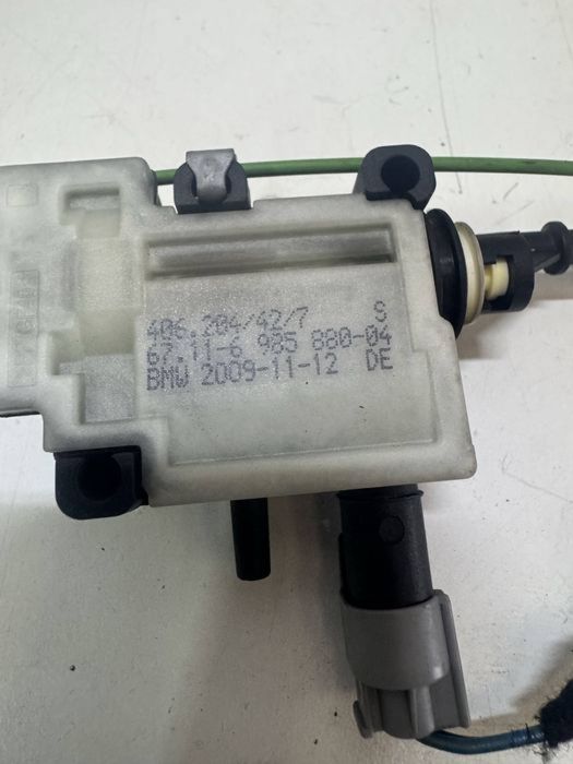 Capac usa actuator rezervor sigla portbagaj BMW Seria 3 E90 LCI