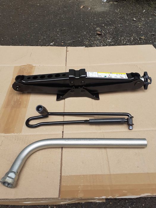 Cric,cheie de roti VW Passat B8, Touran, Golf, SKODA Superb, Octavia