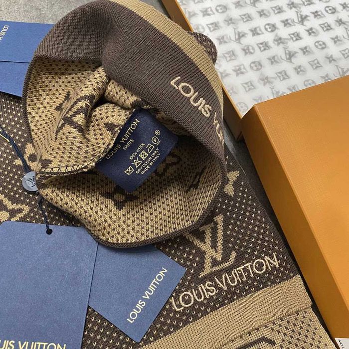 Луксозен подаръчен комплект шапка с шал луксозна кутия сертификат lux